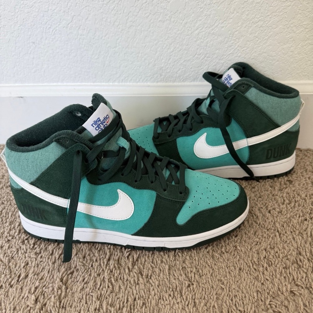 Nike Dunk Hi Top Retro SE Sneakers